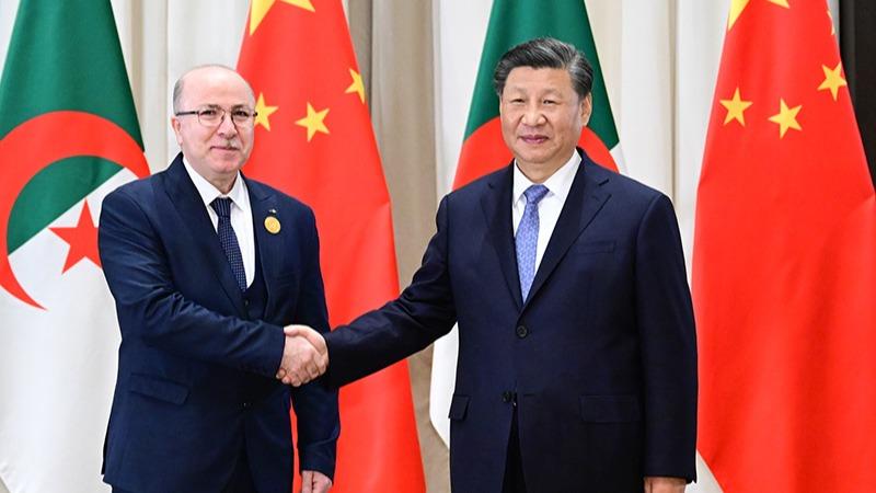 Xi Jinping und der algerische Premierminister Ayman Benabderrahmane