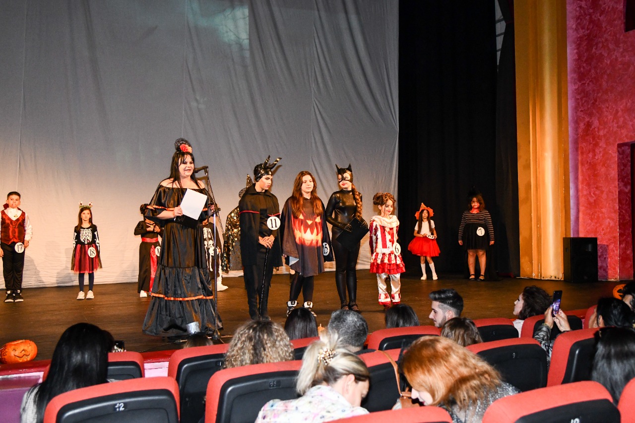 Xhilda Toska gjate nje eventi me femijet (Foto personale)