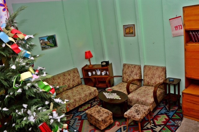 thumbnail_Nje dhome tradicionale shqiptare e para viteve 90 (foto panorama.al)