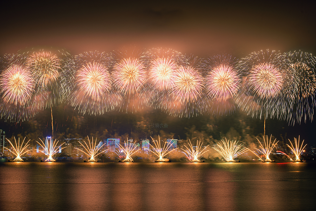 Festivali i fishekzjarrëve në qytetin Shantou, provincë Guangdong(Foto:VCG)