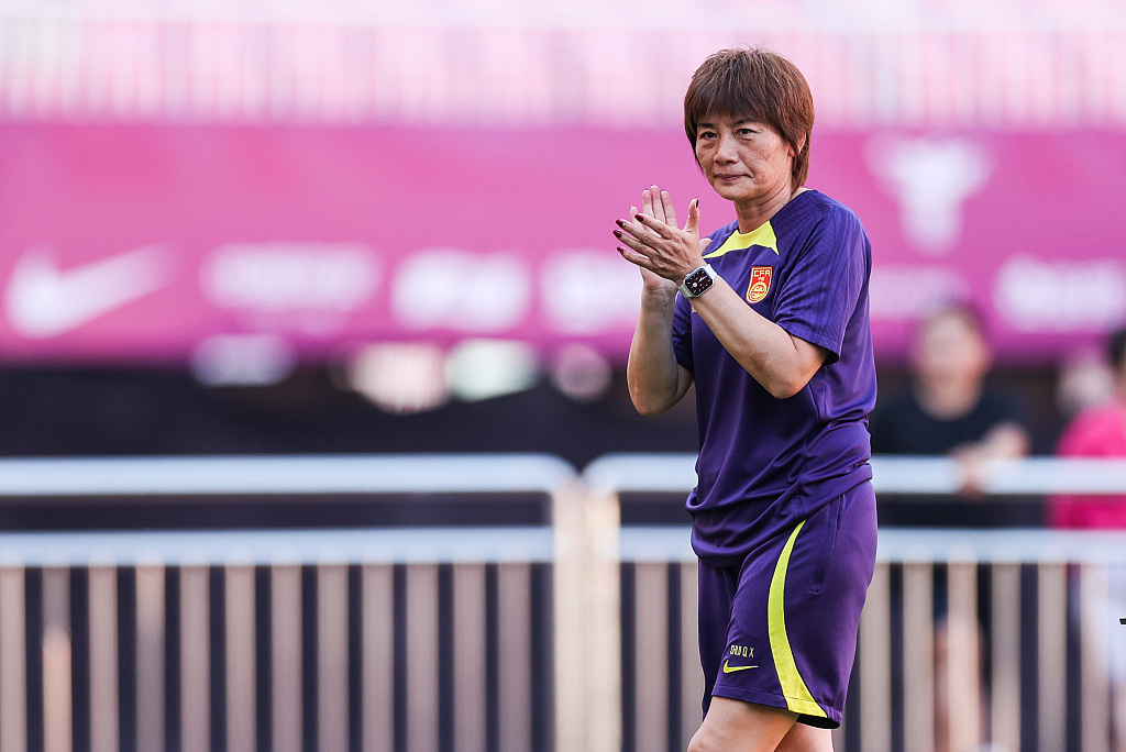 Antrenoarea principală a echipei de fotbal feminin a Chinei (5 iulie 2023) (Foto: CFP)