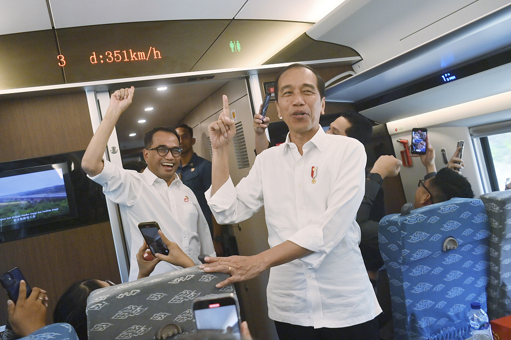 Presidenti indonezian provoi trenin e shpejtësisë së lartë të përuruar Xhakartë-Bandung, një projekt bashkëpunim brenda kornizës "Një brez, një rrugë"(Foto:VCG)