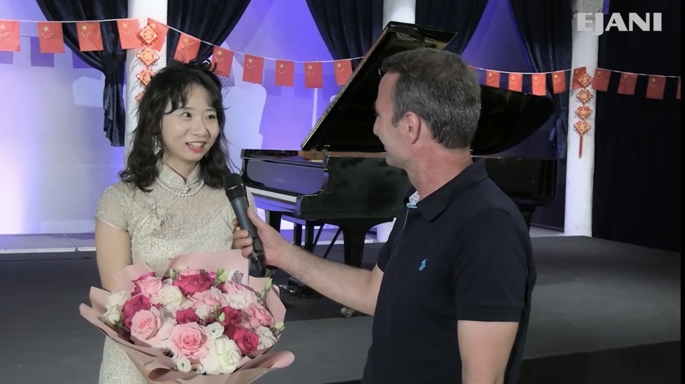 Pianistja kineze Xinyi Guo ne interviste per CMG