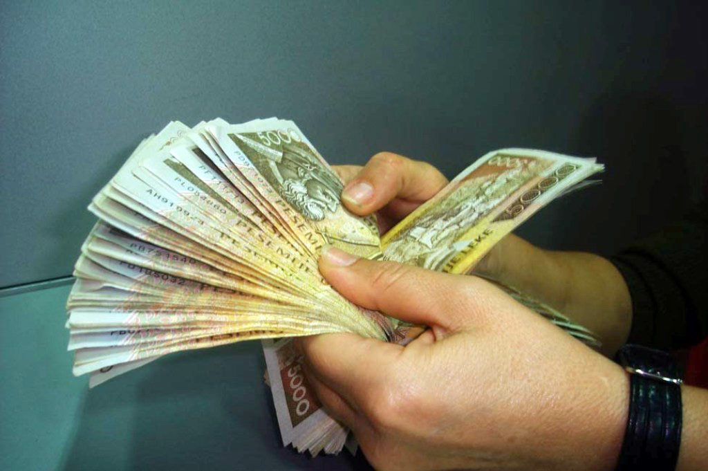 Para cash (Foto Shqiptarja.com)