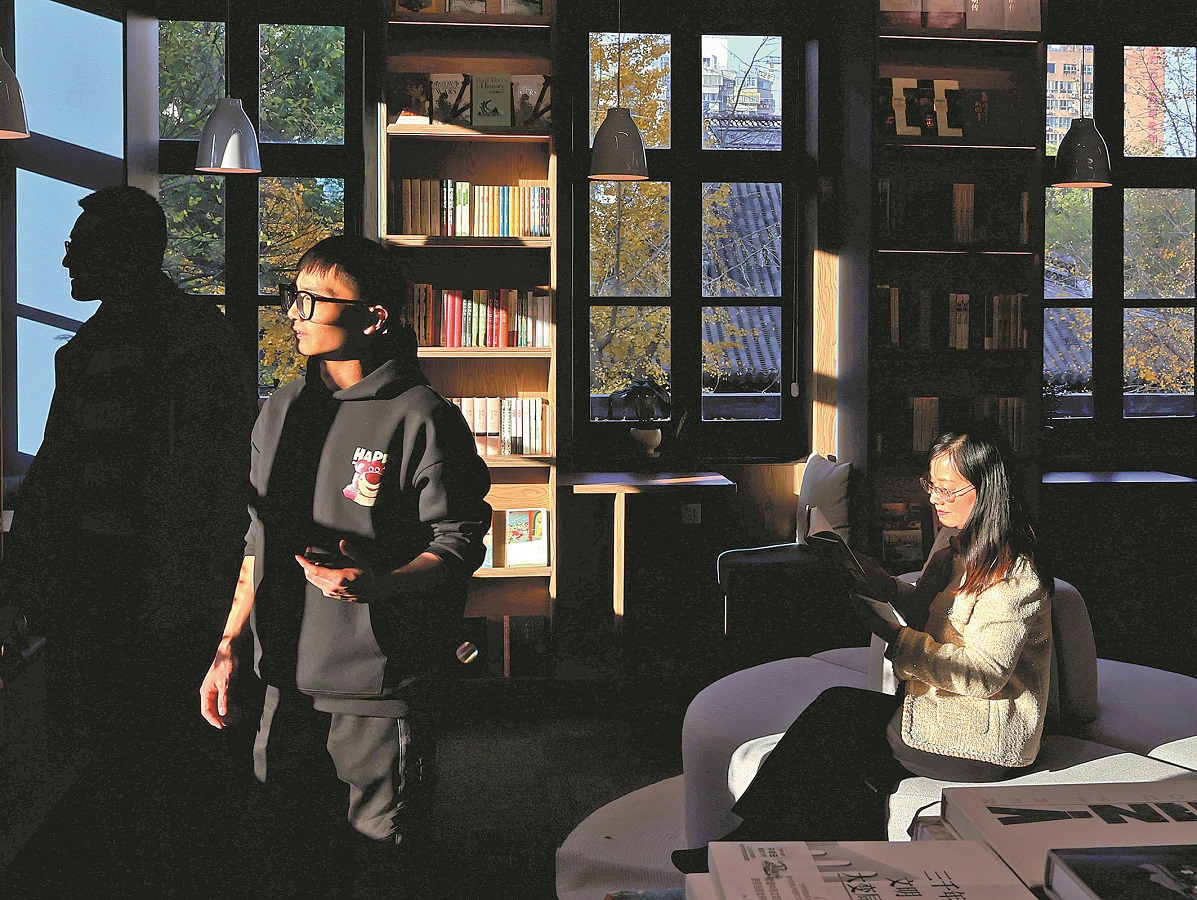 Οι άνθρωποι επισκέπτονται τη Βιβλιοθήκη Τζονγκλόου, αρχικά η Βιβλιοθήκη Γουσί που χτίστηκε το 1912, στις 9 Δεκεμβρίου. JIANG DONG/CHINA DAILY