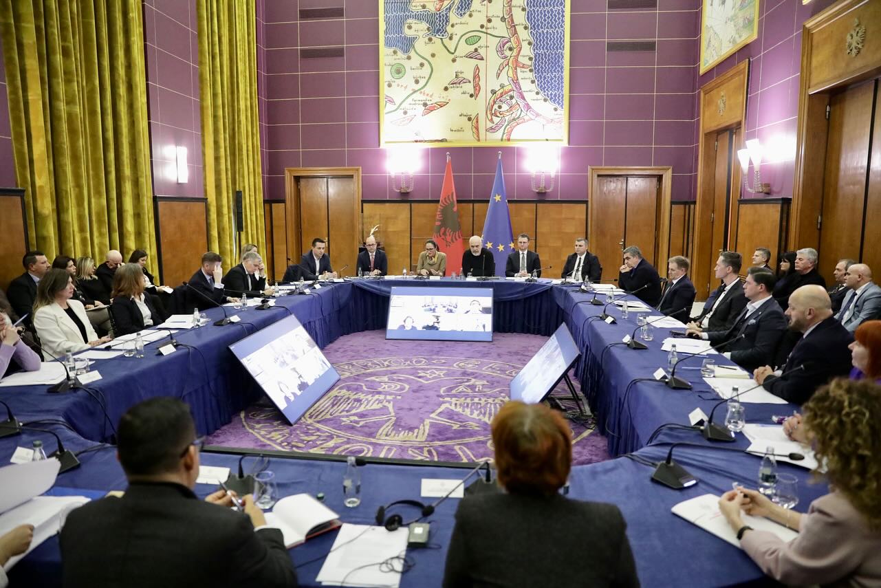 Këshilli Ekonomik Kombëtar në takimin për Shtëpinë e Biznesit (Foto Revista Monitor)