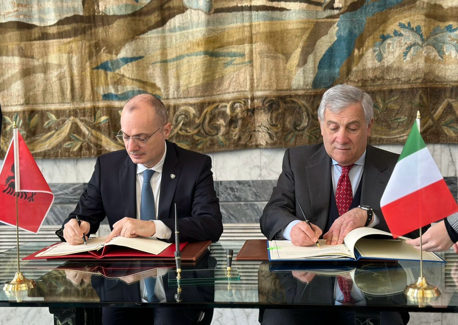 Nënshkrimi i marrëveshjes së pensioneve Shqipëri-Itali (Foto Shqiptarja.com)