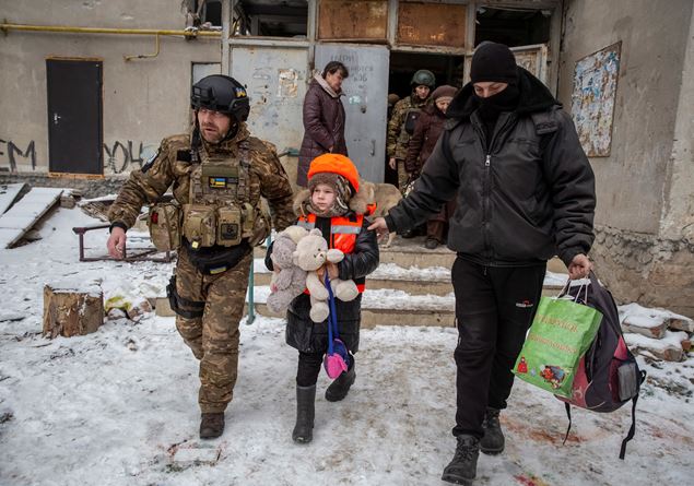 Evakuimi i femijeve ne Ukraine (Foto Atsh)