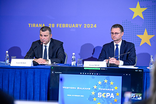 Ministri Ervin Mete dhe Guvernatori i BSH Gent Sejko (Foto Banka e Shqipërisë)