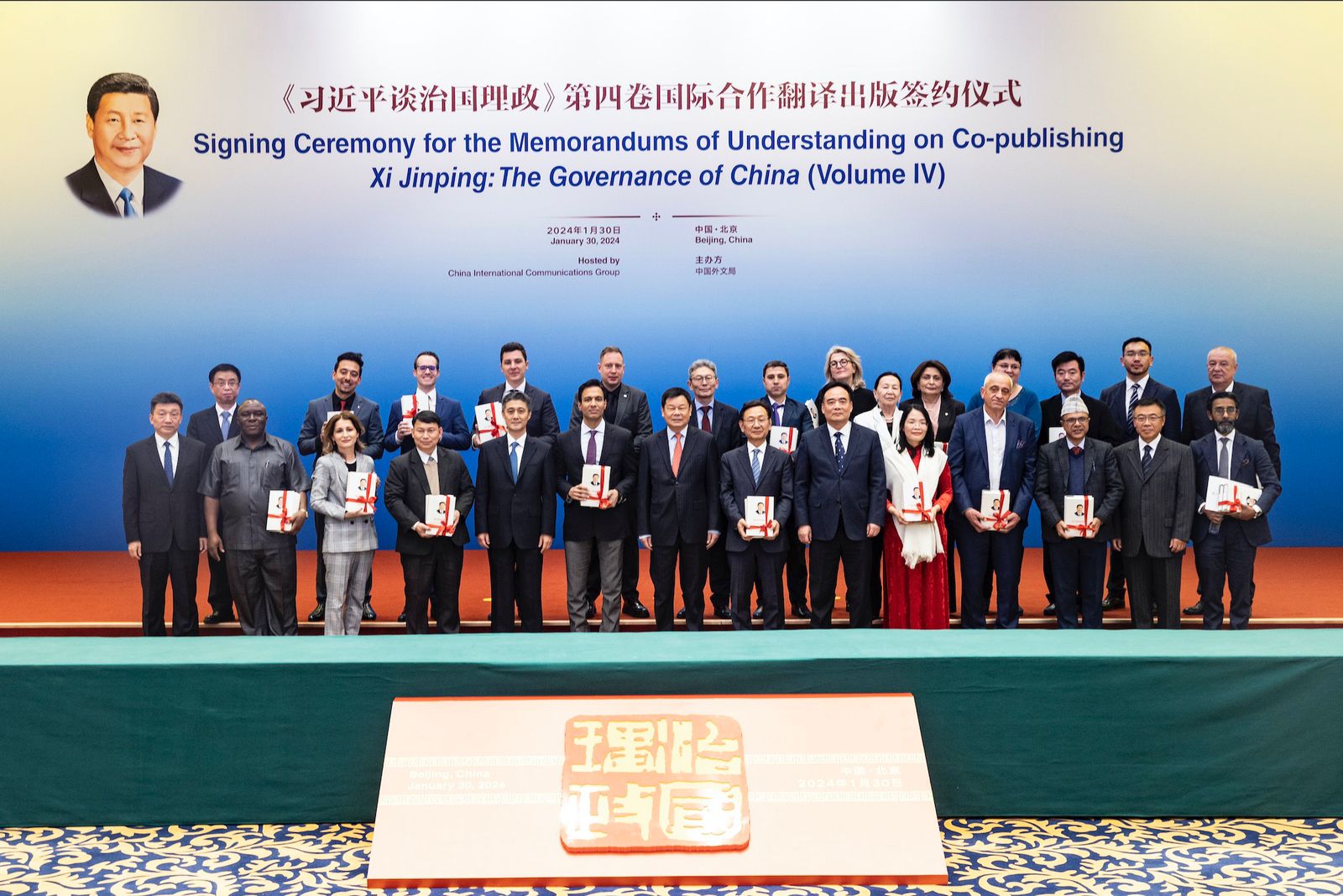 Pjesëmarrës në ceremoninë e nënshkrimit të marrëveshjes në Pekin