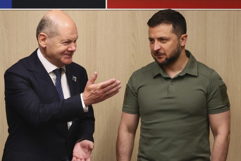 Olaf Scholz dhe Volodymyr Zelensky (Foto ATSH)