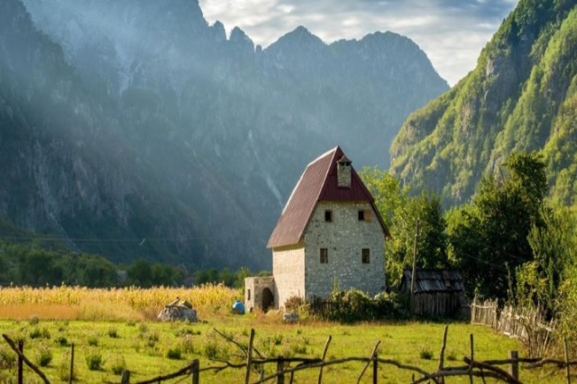 Bujtine ne veri te Shqiperise (Foto Rtsh)