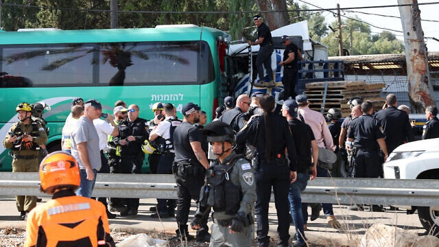 LKW Rast In Bushaltestelle In Israel: Ein Toter Und 40 Verletzte