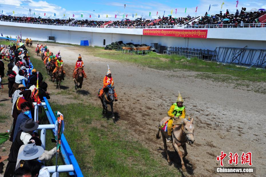 चीनको तिब्बतमा घोडचढी प्रतियोगिता