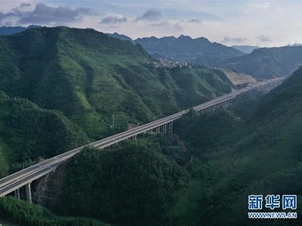 烏蒙山の山間部にまた高速道路が開通　雲南省昭通市