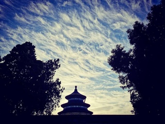 北京の空はまるで「ゴッホの油絵」