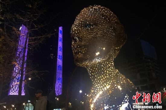 จัดแสดง "หอศิลป์ 24 ชั่วโมง" ริมถนนเมืองหนานจิง