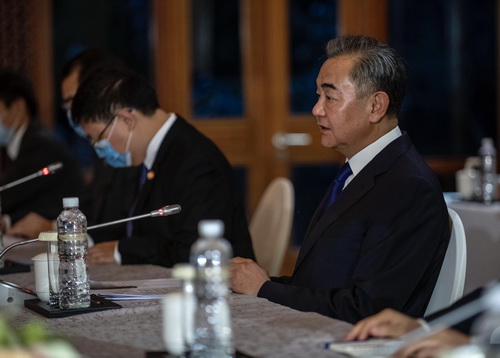 Wang Yi Adakan Pembicaraan dengan Utusan Khusus Presiden RI Luhut Panjaitan_fororder_wangyi2