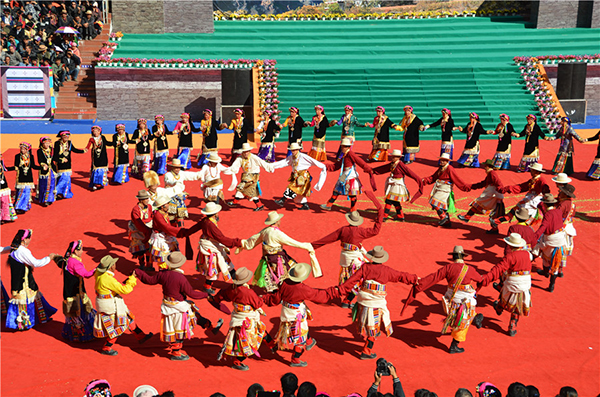 चीनको स छ्वान प्रान्तीय तानबा जिल्लामा च्यारुङ ग्रामीण रीतिरिवाज महोत्सवको आयोजना