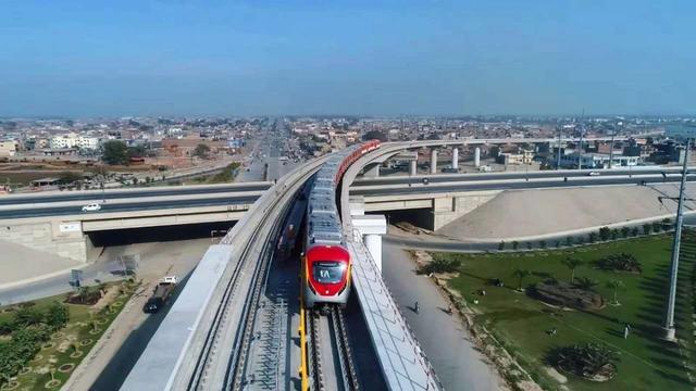 中国が製造したパキスタン初の地下鉄が開通