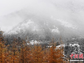 秋景色と雪景色の競演！　甘粛省崆峒山