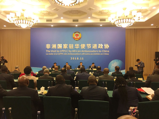 زيارة السفراء والدبلوماسيين الأفارقة لمقر المؤتمر الاستشاري السياسي للشعب الصيني