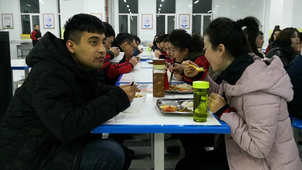 زيارة "مشاهير طريق الحرير" إلى جهاز لتعليم وتدريب المهارات المهنية في شينجيانغ واكتشاف محاربة الصين  للارهاب من مصدره