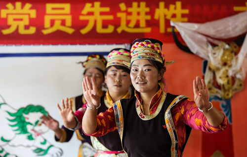 チベットの村民、田舎暮らし体験ツアーで貧困脱出