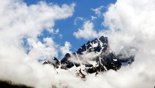 チベット自治区・林芝（ニンティ）の雪山