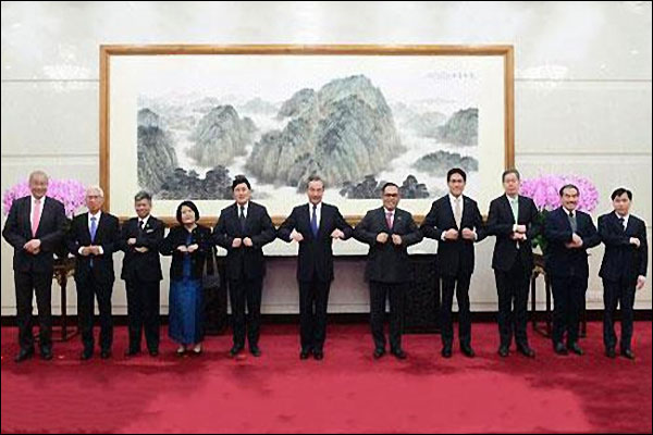 รมต. ตปท  จีนพบทูต 10 ประเทศอาเซียน