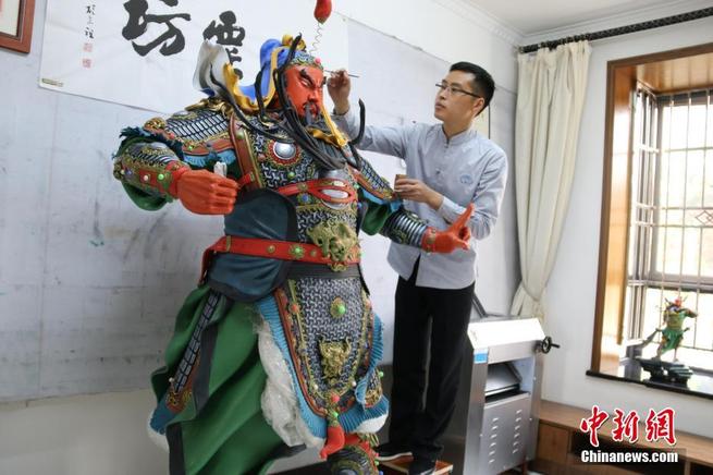 中国、作品に「命」を吹き込む34歳のしんこ細工職人