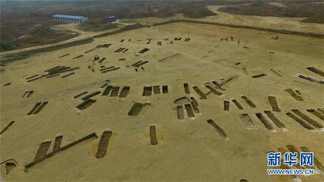 成都市で船棺墓が発見、青銅器が大量出土