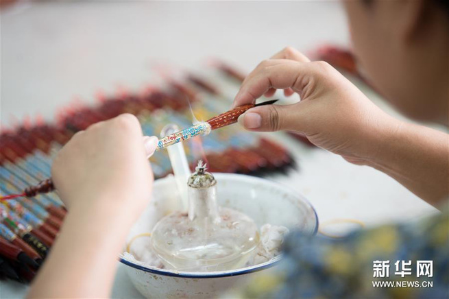 伝統技術で作られる「赤ちゃん筆」が人気：浙江省