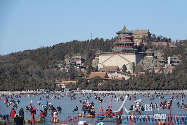 图片默认标题_fororder_2019年1月20日，游客在北京市区最大天然冰场——颐和园昆明湖冰场享受冰雪带来的快乐