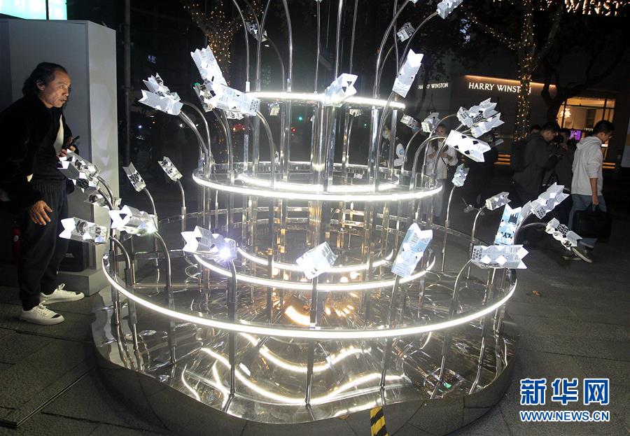 煌びやかな光の祭典「光影上海」が開幕　上海