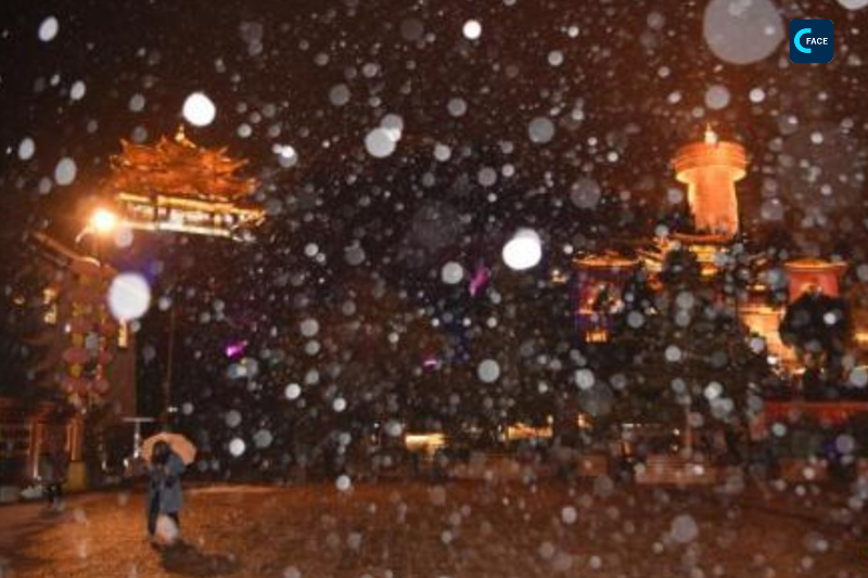 เมืองโบราณยามค่ำคืนหิมะแห่งแชงกรีลา ยูนนาน งดงามประดุจภาพวาด