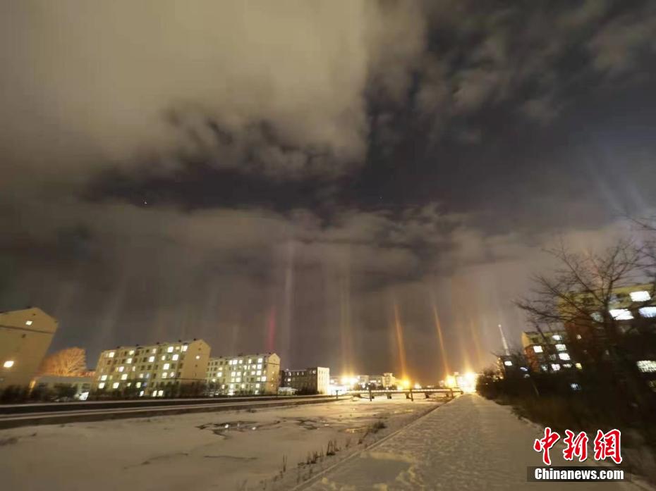 中国の極寒地で「漁火光柱」現象再び　内モンゴル