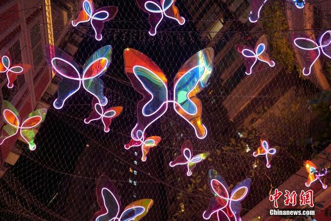世界初のAI光触媒による蝶のオブジェが香港地区利東街に登場