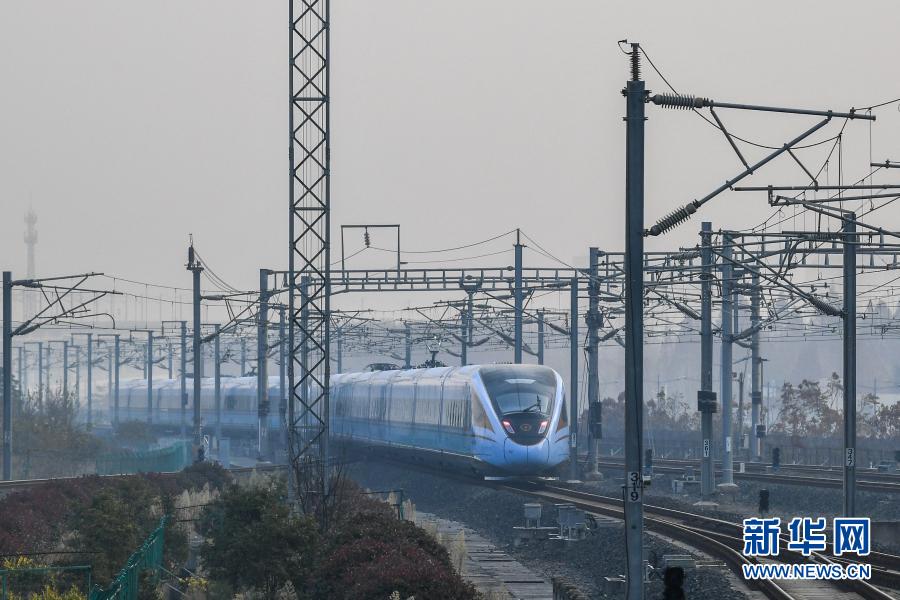 चीनको नयाँ "फूसिङ" द्रूत रेल शुरू_fororder_02
