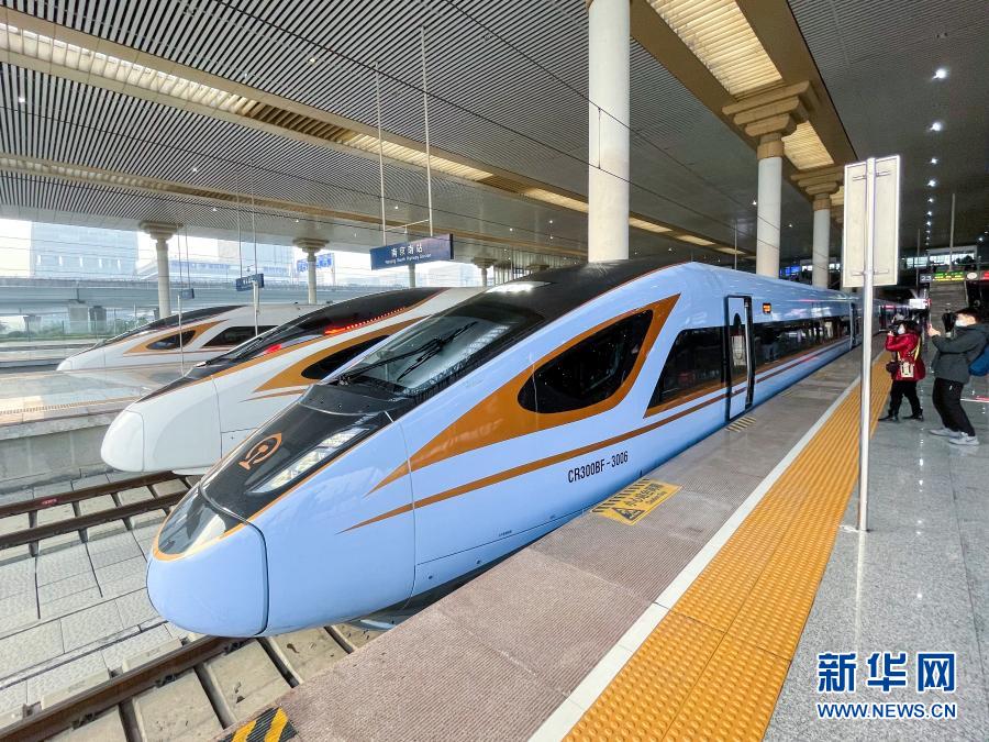 चीनको नयाँ "फूसिङ" द्रूत रेल शुरू_fororder_01