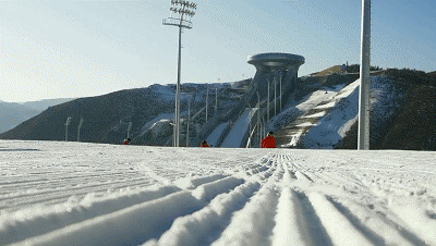 شي يشجَّع على إنجاز التحضيرات لدورة الألعاب الأولمبية الشتوية في بكين_fororder_040