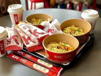 武漢名物の熱乾麺がKFCのメニューに登場、箸の提供も初　湖北省武漢