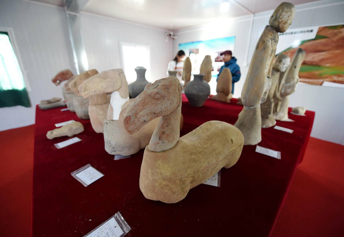 اكتشاف تماثيل وخيول فخارية في وسط الصين_fororder_VCG111318358969