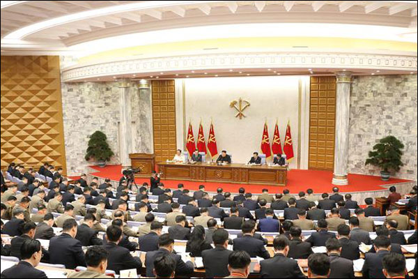 ‘คิม จองอึน’เสนอดำเนินการตามแผนพัฒนาเศรษฐกิจแห่งชาติอย่างถูกต้องตามกฎหมาย_fororder_20210212jzn1