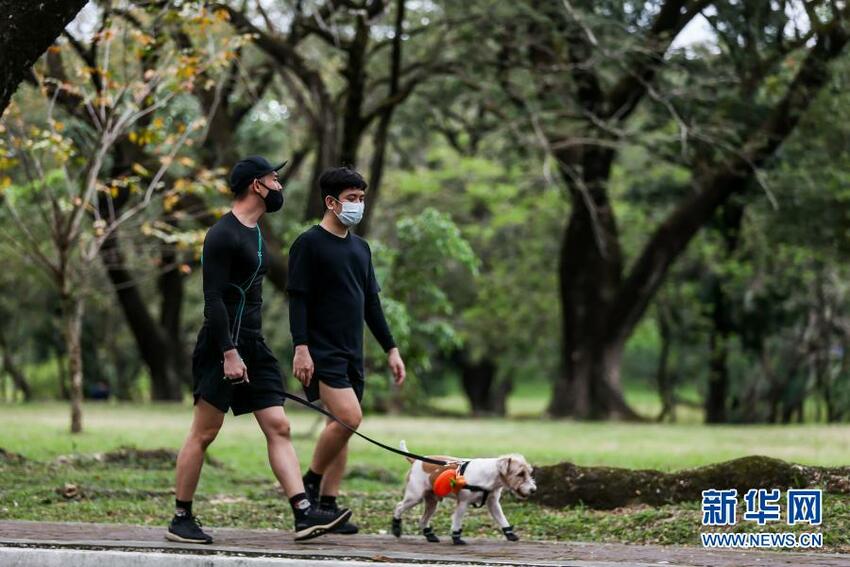 Filipina Longgarkan Pembatasan Pencegahan Pandemi_fororder_flb2