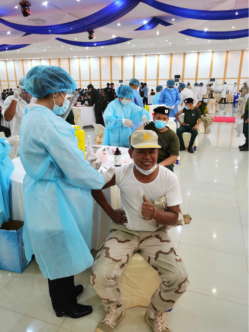 Tentara Kamboja Disuntik Vaksin Tiongkok_fororder_02