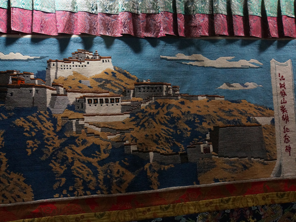 悠久の歴史持つ「江孜チベット絨毯」