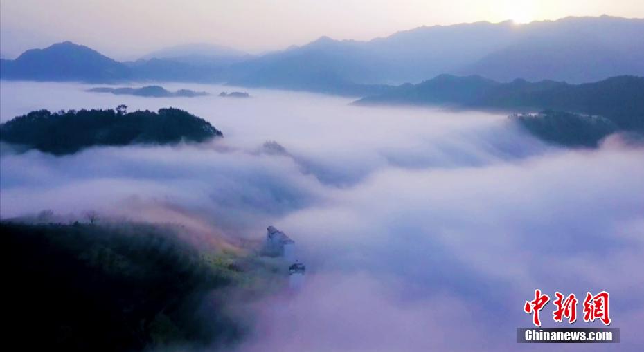 安徽省南部の村で「滝雲」発生　水墨画のような大自然の神秘_fororder_FOREIGN202103111033000478373001634