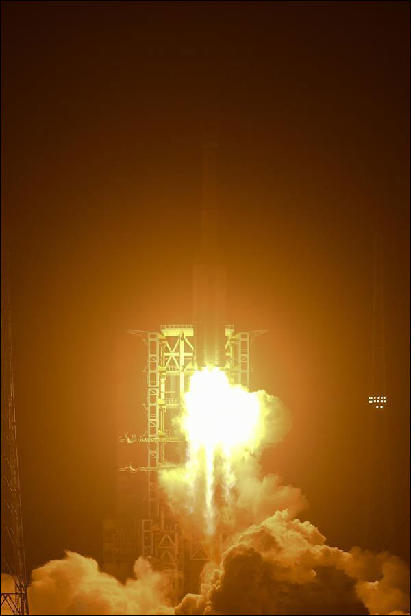 จีนยิงจรวดขนส่ง“ฉางเจิง-7B”พร้อมดาวเทียม“สือเอี้ยน-9”ขึ้นสู่อวกาศด้วยความสำเร็จ_fororder_20210312hj4