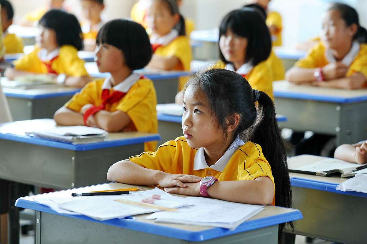 الصين خصصت 931.6 مليار يوان للتطوير المتوازن للتعليم الإلزامي خلال الفترة 2016-2020_fororder_jiaou